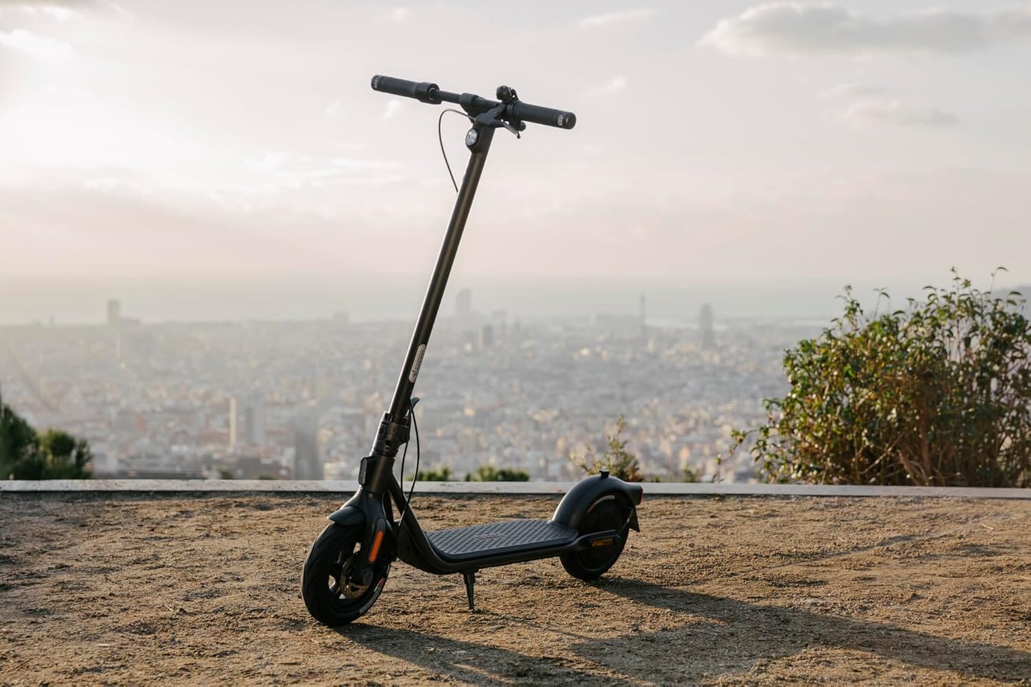 Ninebot F2 Electric Scooter Bundle, Up to 20 MPH Commuter E-Scooters Segway 